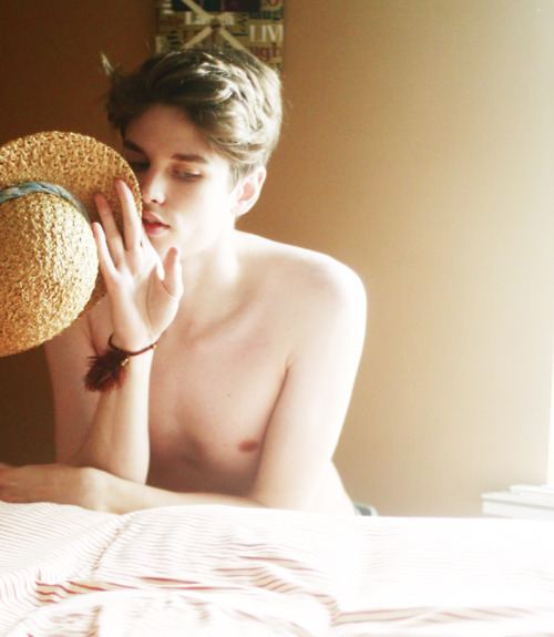 เด็กฝรั่งถ่ายรูปสวยๆก่อนนอนครับ