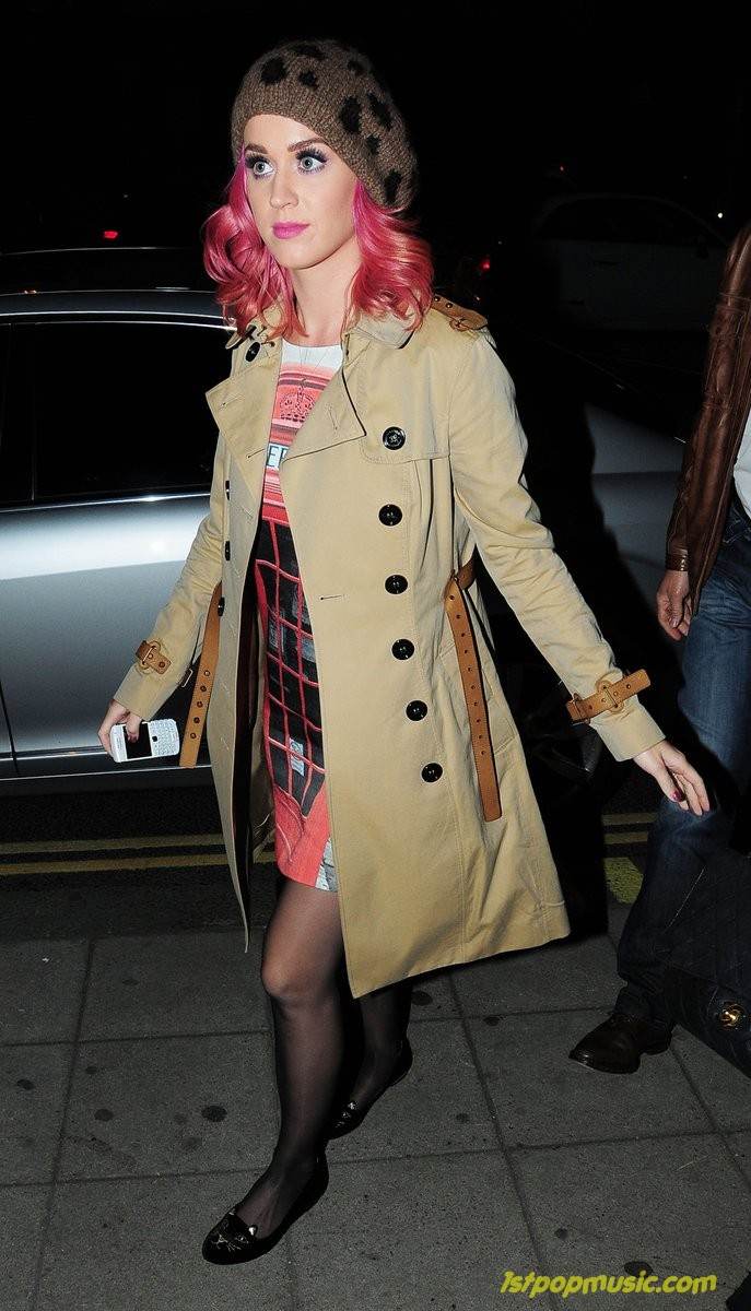 Katy Perry ย้อมผมกลับมาเป็นสีชมพูแล้ว!!!!