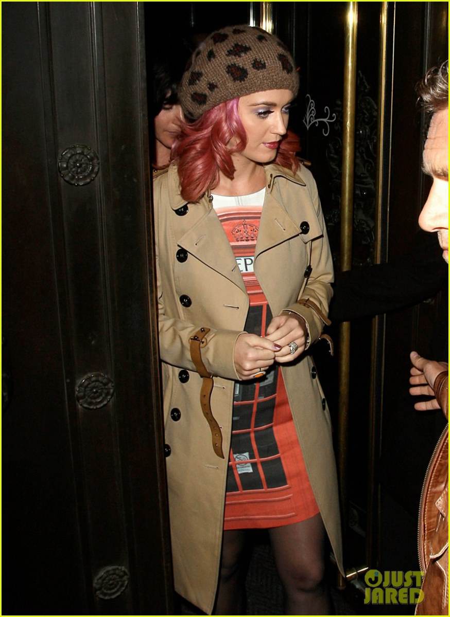 Katy Perry ย้อมผมกลับมาเป็นสีชมพูแล้ว!!!!