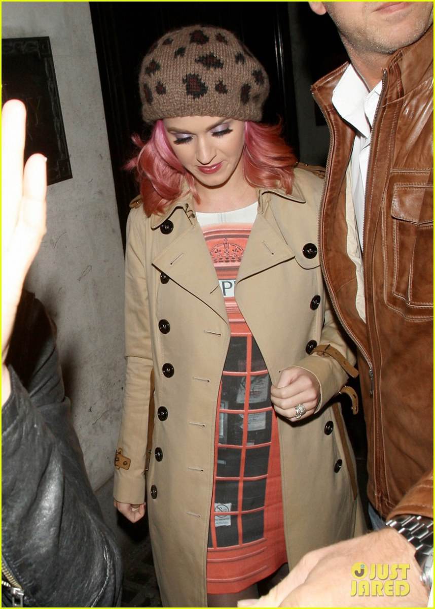 Katy Perry ย้อมผมกลับมาเป็นสีชมพูแล้ว!!!!