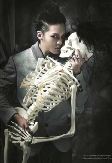 ต้อนรับฮาโลวีน กับ Fashion God&rsquo;s Absent @ เปรียว  no.686 October 2011