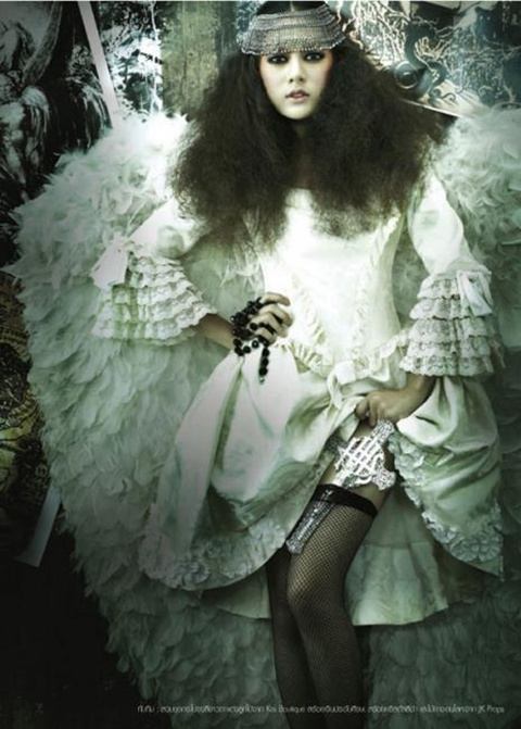 ต้อนรับฮาโลวีน กับ Fashion God&rsquo;s Absent @ เปรียว  no.686 October 2011