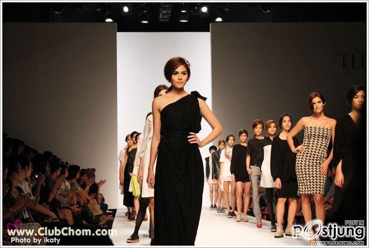 ชมพู่ อารยา Bangkok Elle Fashion Week 2011