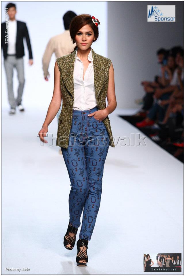 ชมพู่ เดินฟินาเล่คะ เบาๆ^^