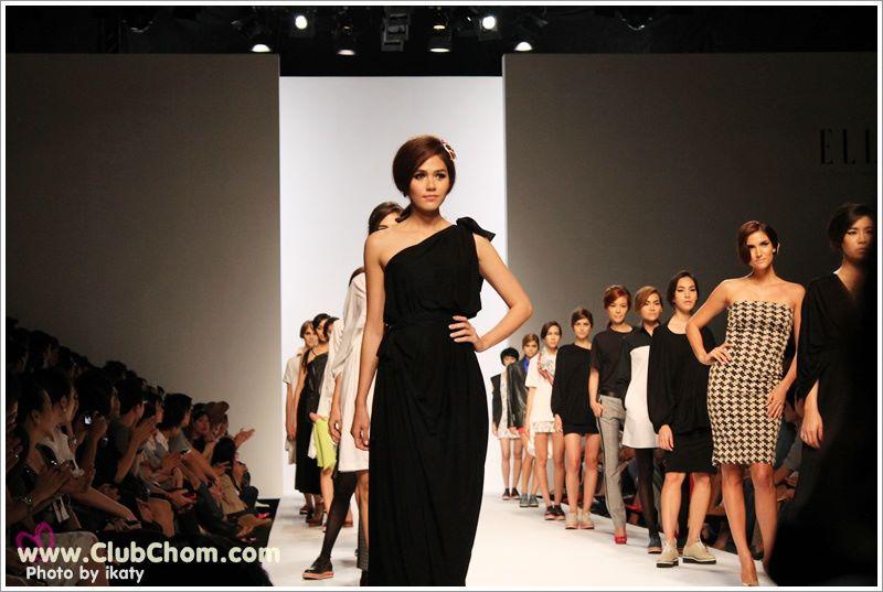 ชมพู่ เดินฟินาเล่คะ เบาๆ^^