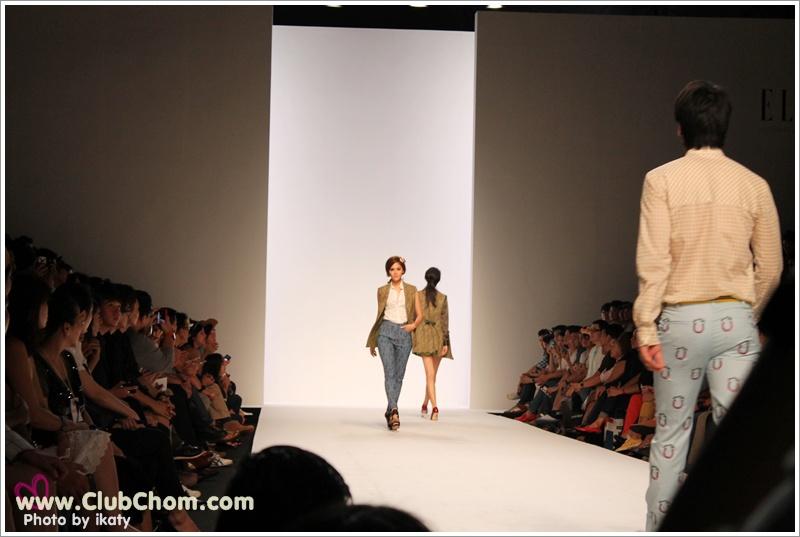 ชมพู่ อารยา เดินชุดฟินนาเร่ในงานBangkok Elle Fashion Week 2011