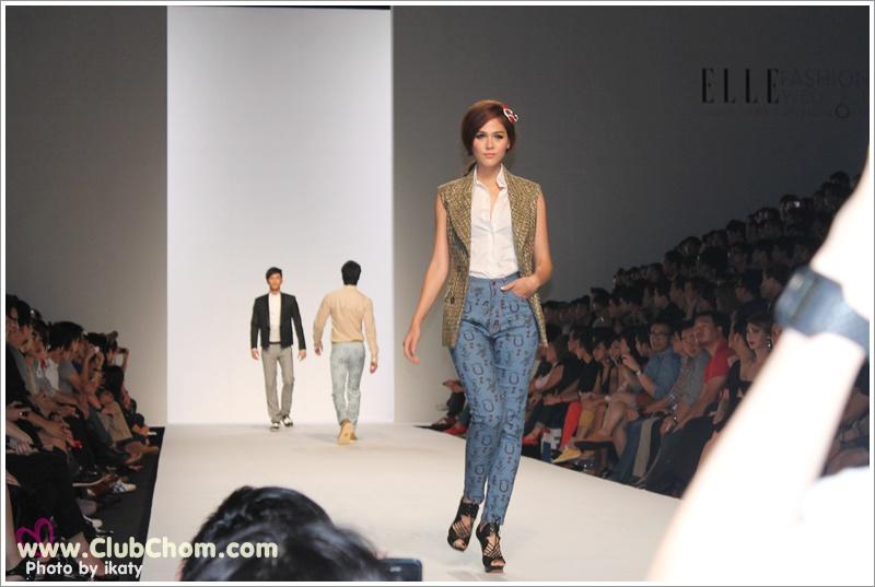 ชมพู่ อารยา เดินชุดฟินนาเร่ในงานBangkok Elle Fashion Week 2011