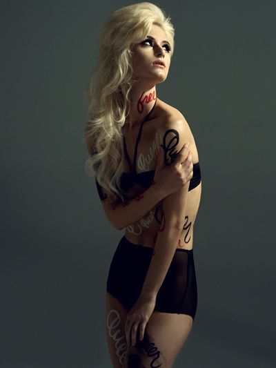 - เบี่ยงเบนทางเพศ + อิสระ