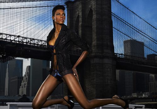 ไฮแฟชั่น ชุดชั้นในสตรี โดย แอล แม็คเฟอร์สัน บนเรือยอร์ช