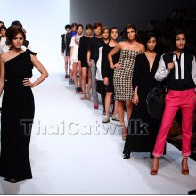 แพนเค้ก ชมพู่ 2ตัวแม่แห่งวงการ นำทีมดาราเดีนแบบ elle Fashion Week 2011