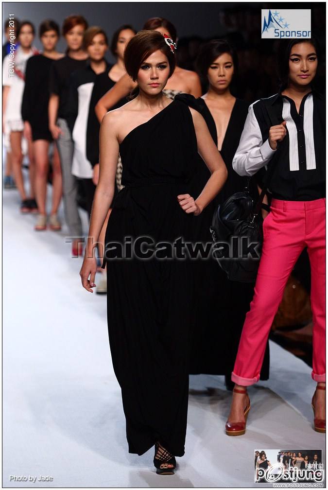 แพนเค้ก ชมพู่ 2ตัวแม่แห่งวงการ นำทีมดาราเดีนแบบ elle Fashion Week 2011