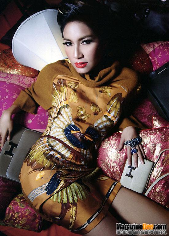 เบนซ์-พรชิตา @ ผู้หญิง  no.563 October 2011