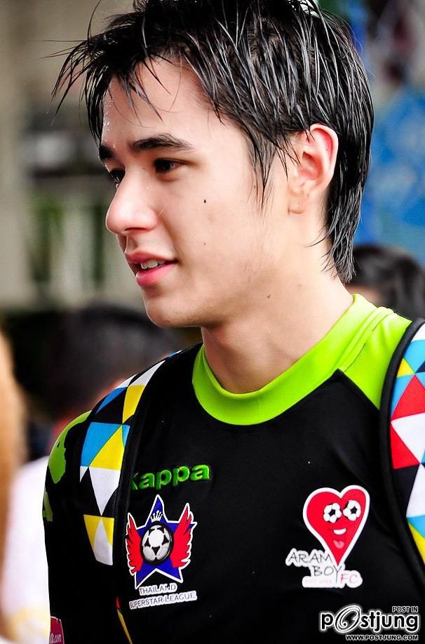 เหงื่อดาราคริคริ