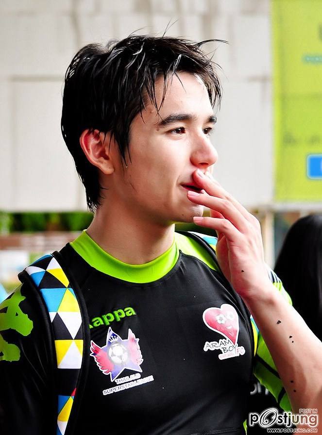 เหงื่อดาราคริคริ