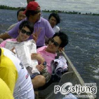 เคลลี่+อ๊อฟช่วยน้ำท่วม