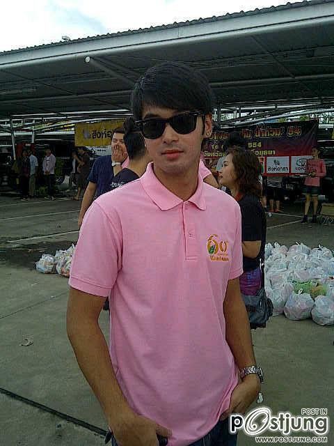 เคลลี่+อ๊อฟช่วยน้ำท่วม