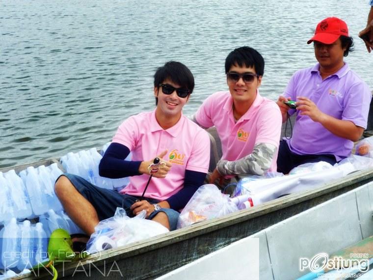 เคลลี่+อ๊อฟช่วยน้ำท่วม