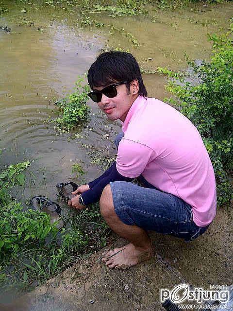 เคลลี่+อ๊อฟช่วยน้ำท่วม