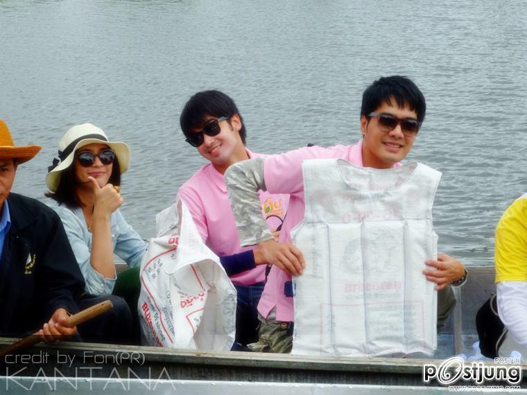 เคลลี่+อ๊อฟช่วยน้ำท่วม