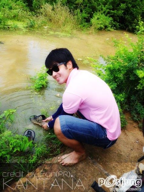 เคลลี่+อ๊อฟช่วยน้ำท่วม