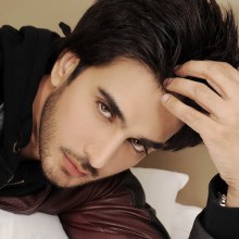 เขาคือใครทำไมหล่ออย่างนี้