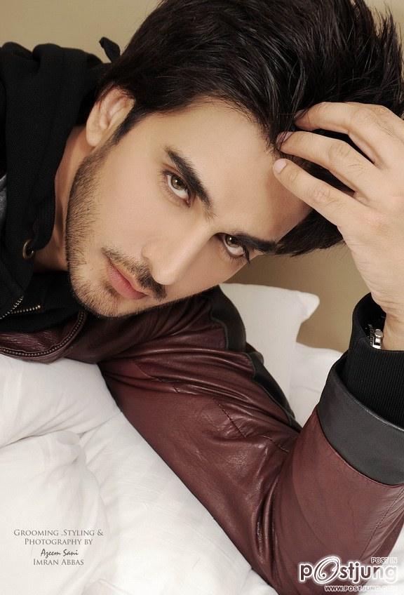 เขาคือใครทำไมหล่ออย่างนี้