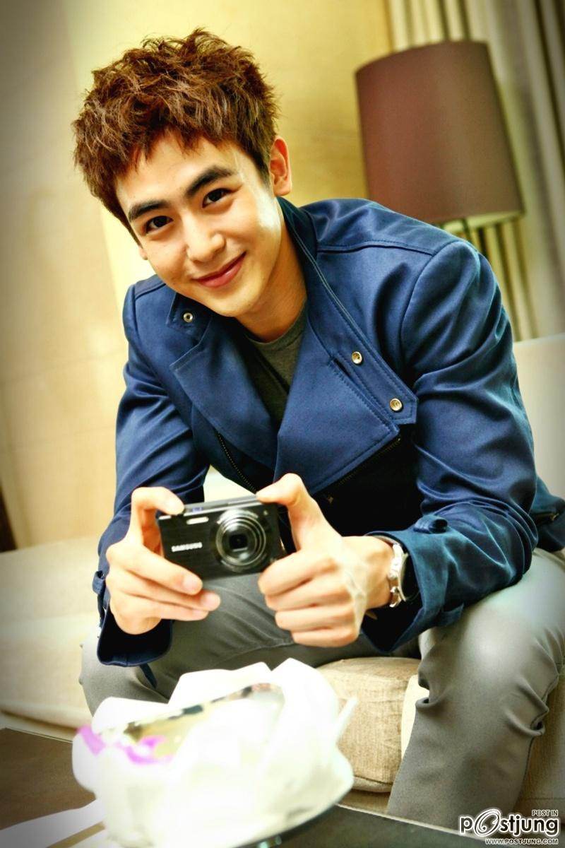 Exclusive Shots of Nichkhun and Samsung Multiview