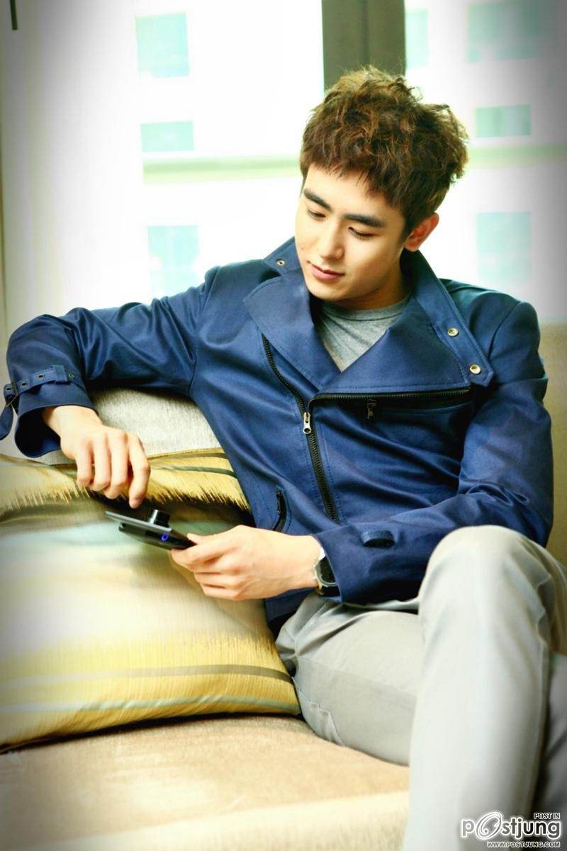 Exclusive Shots of Nichkhun and Samsung Multiview