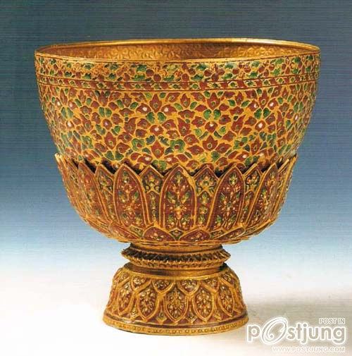 HM album ถมปัด : เครื่องลงยาสีราชาวดี