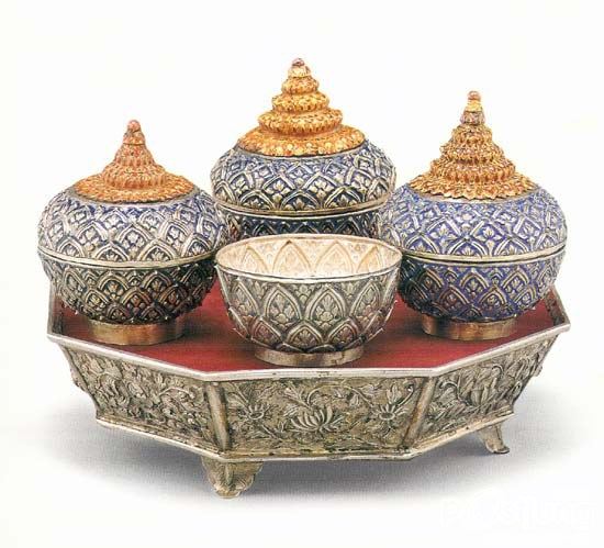 HM album ถมปัด : เครื่องลงยาสีราชาวดี