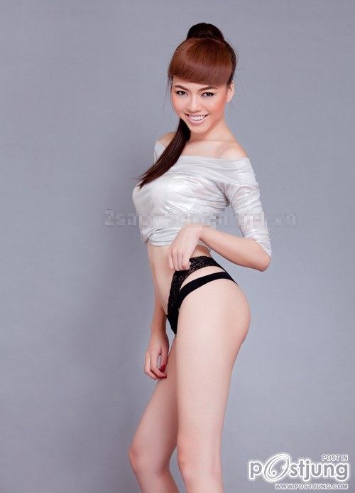 ชาวเน็ตรุมก่น สาวสวยซื้อประกันขายาว อวดก้นขาวจั๊วะ by chay-ake