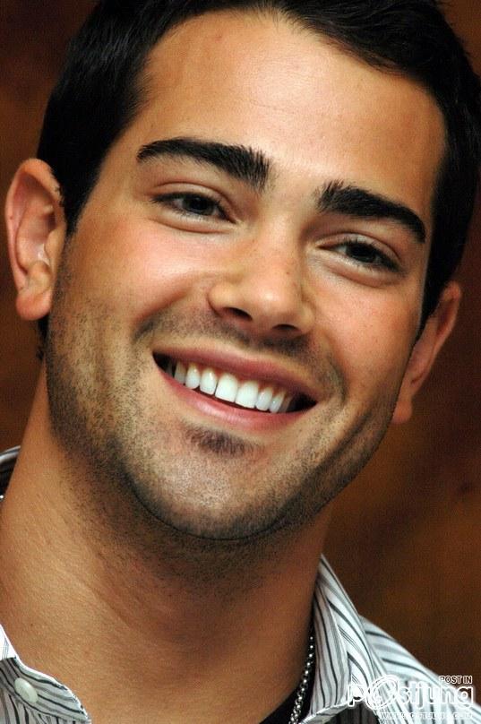 ซูม Jesse Metcalfe