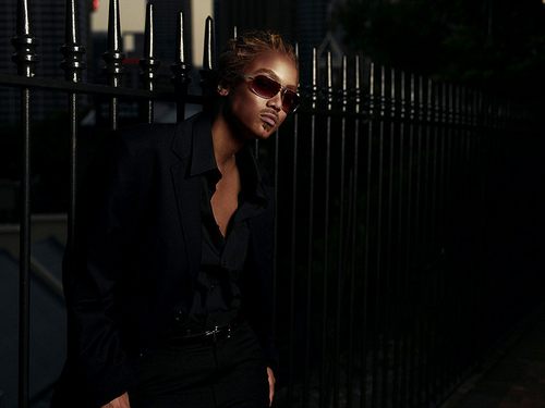 ไฮแฟชั่น คู่รัก โดยให้แต่งตัวเป็นผู้ชายและให้นายแบบชายแต่งตัวเป็นผู้หญิง