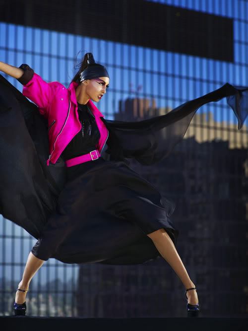 ไฮแฟชั่น ถ่ายแบบบนตึกสูง เป็นสาวซามูไร ในเทพนิยายตะวันตก