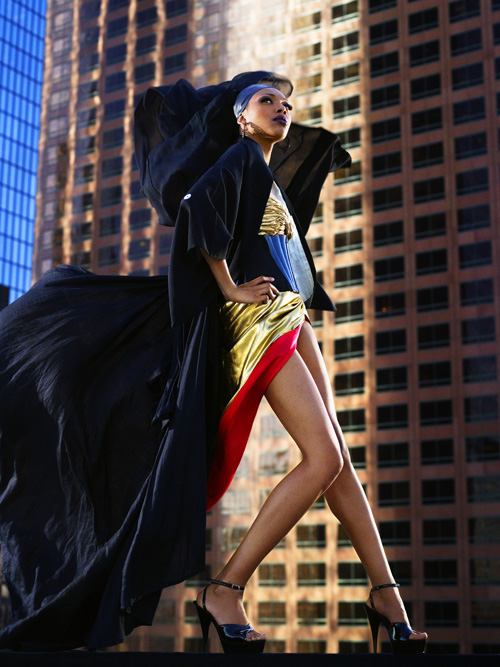 ไฮแฟชั่น ถ่ายแบบบนตึกสูง เป็นสาวซามูไร ในเทพนิยายตะวันตก