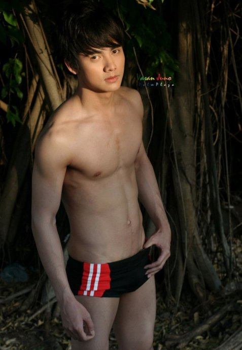 ซี๊ดดด อิสซ่า ตี๋ยามเที่ยง By Chay-ake