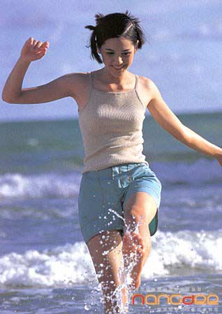 **  อั้ม ชมพู่ กับแฟชั่นสมัยละอ่อน**