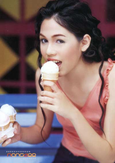 **  อั้ม ชมพู่ กับแฟชั่นสมัยละอ่อน**