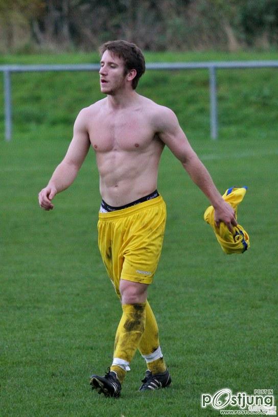 อกแน่นๆ...นักบอลคันหุ