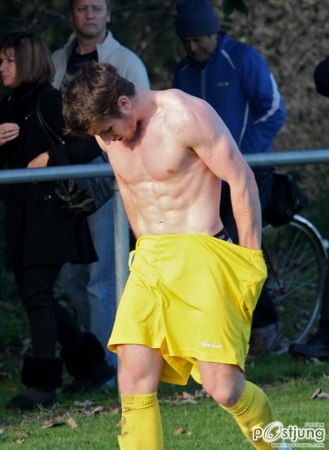 อกแน่นๆ...นักบอลคันหุ