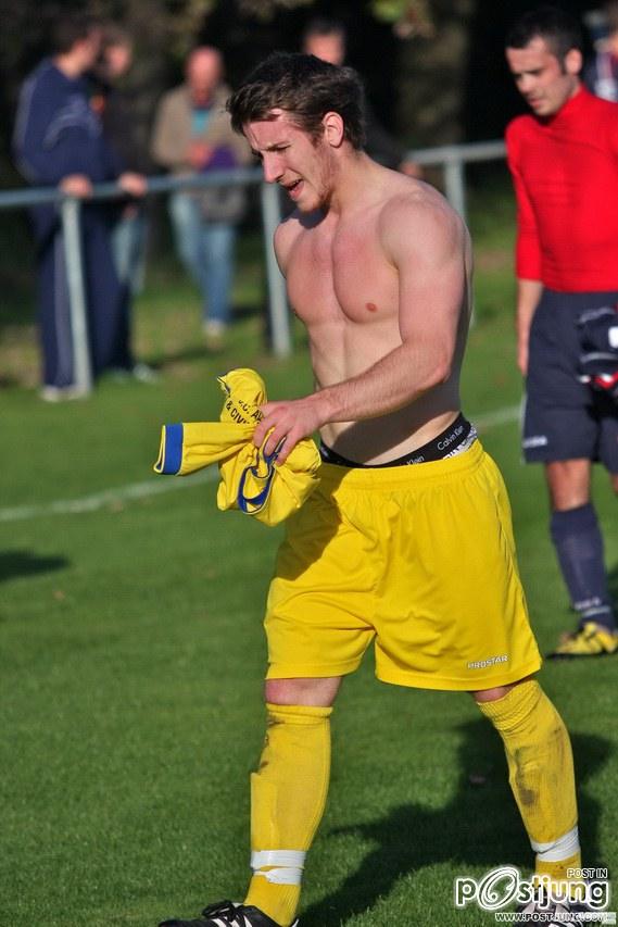 อกแน่นๆ...นักบอลคันหุ