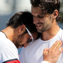 นักเทนนิส ในออมกอด Love