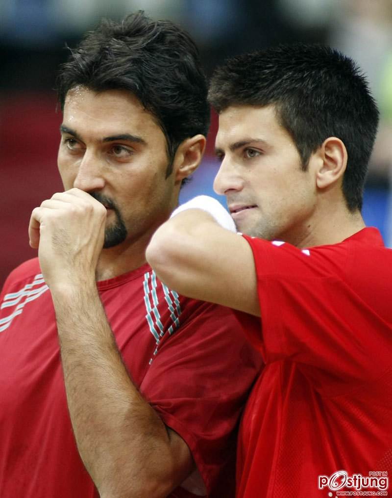 นักเทนนิส ในออมกอด Love