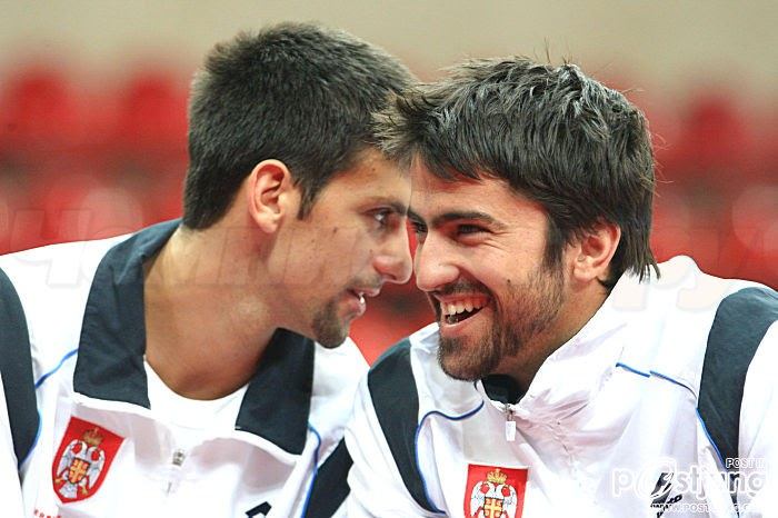 นักเทนนิส ในออมกอด Love