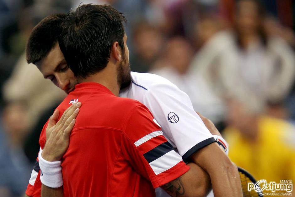 นักเทนนิส ในออมกอด Love