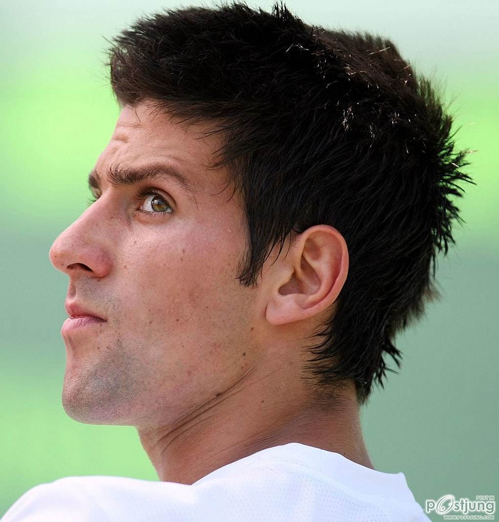 นักเทนนิส ในออมกอด Love