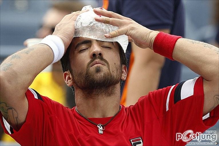 นักเทนนิส ในออมกอด Love