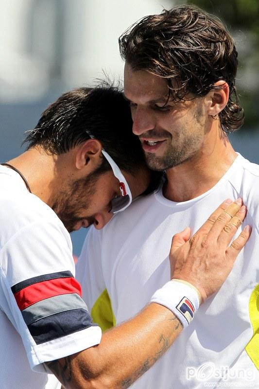 นักเทนนิส ในออมกอด Love