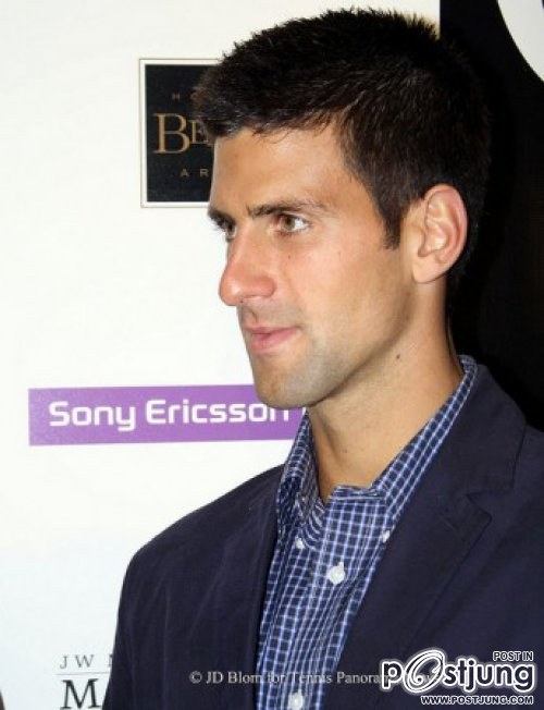 นักเทนนิส ในออมกอด Love