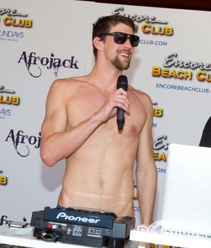Michael-phelps นักว่ายน้ำซี๊สสสน้ำกระจาย